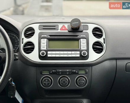 Серый Фольксваген Кросс Гольф, объемом двигателя 1.6 л и пробегом 182 тыс. км за 6500 $, фото 33 на Automoto.ua