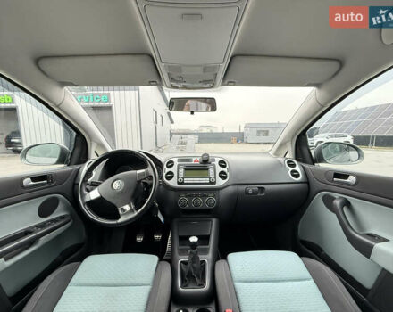 Серый Фольксваген Кросс Гольф, объемом двигателя 1.6 л и пробегом 182 тыс. км за 6500 $, фото 28 на Automoto.ua