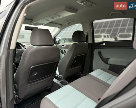 Серый Фольксваген Кросс Гольф, объемом двигателя 1.6 л и пробегом 182 тыс. км за 6500 $, фото 57 на Automoto.ua