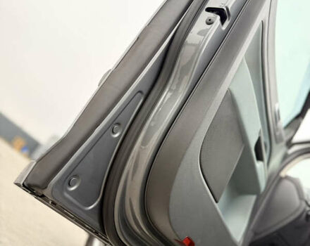 Серый Фольксваген Кросс Гольф, объемом двигателя 1.6 л и пробегом 182 тыс. км за 6500 $, фото 52 на Automoto.ua