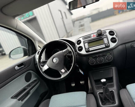 Серый Фольксваген Кросс Гольф, объемом двигателя 1.6 л и пробегом 182 тыс. км за 6500 $, фото 30 на Automoto.ua