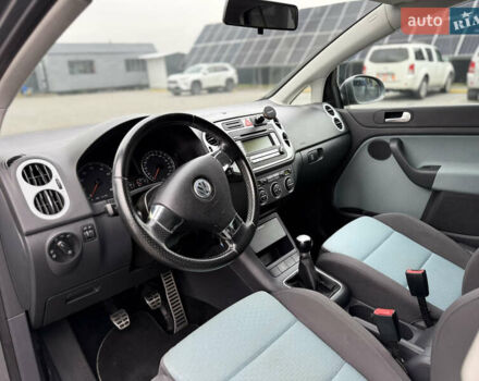 Серый Фольксваген Кросс Гольф, объемом двигателя 1.6 л и пробегом 182 тыс. км за 6500 $, фото 45 на Automoto.ua