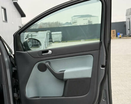 Серый Фольксваген Кросс Гольф, объемом двигателя 1.6 л и пробегом 182 тыс. км за 6500 $, фото 80 на Automoto.ua