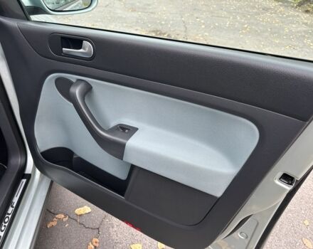 Серый Фольксваген Кросс Гольф, объемом двигателя 1.4 л и пробегом 213 тыс. км за 6900 $, фото 11 на Automoto.ua