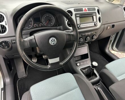 Серый Фольксваген Кросс Гольф, объемом двигателя 1.4 л и пробегом 213 тыс. км за 6900 $, фото 8 на Automoto.ua