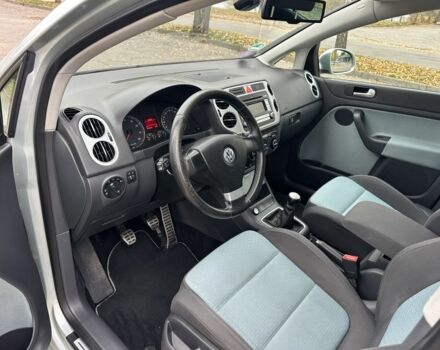 Серый Фольксваген Кросс Гольф, объемом двигателя 1.4 л и пробегом 213 тыс. км за 6900 $, фото 4 на Automoto.ua