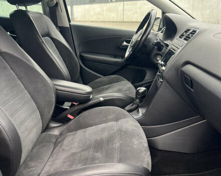 Черный Фольксваген Кросс Поло, объемом двигателя 1.2 л и пробегом 135 тыс. км за 10300 $, фото 44 на Automoto.ua