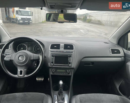 Черный Фольксваген Кросс Поло, объемом двигателя 1.2 л и пробегом 135 тыс. км за 10300 $, фото 32 на Automoto.ua