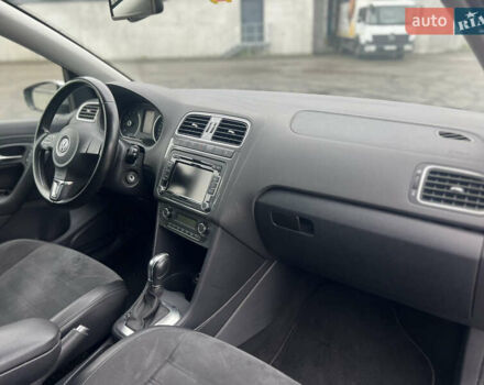 Черный Фольксваген Кросс Поло, объемом двигателя 1.2 л и пробегом 135 тыс. км за 10300 $, фото 55 на Automoto.ua