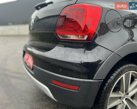 Черный Фольксваген Кросс Поло, объемом двигателя 1.2 л и пробегом 135 тыс. км за 10300 $, фото 11 на Automoto.ua