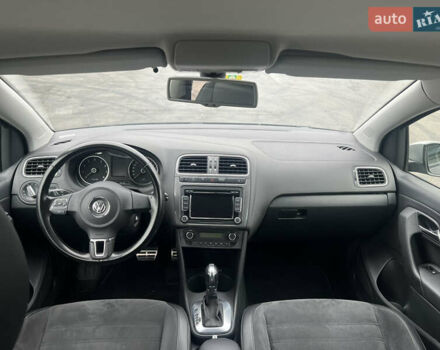 Черный Фольксваген Кросс Поло, объемом двигателя 1.2 л и пробегом 135 тыс. км за 10300 $, фото 31 на Automoto.ua