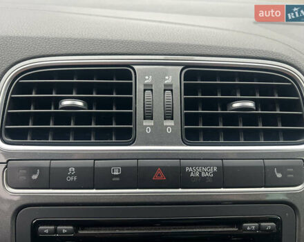 Черный Фольксваген Кросс Поло, объемом двигателя 1.2 л и пробегом 135 тыс. км за 10300 $, фото 51 на Automoto.ua