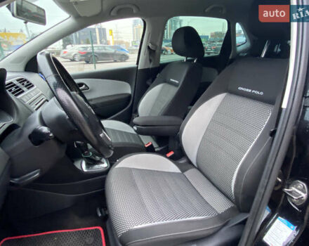 Черный Фольксваген Кросс Поло, объемом двигателя 1.6 л и пробегом 192 тыс. км за 8800 $, фото 7 на Automoto.ua