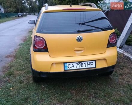 Желтый Фольксваген Кросс Поло, объемом двигателя 1.4 л и пробегом 221 тыс. км за 4200 $, фото 1 на Automoto.ua
