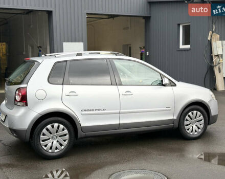 Серый Фольксваген Кросс Поло, объемом двигателя 1.4 л и пробегом 180 тыс. км за 6700 $, фото 4 на Automoto.ua