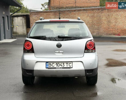 Серый Фольксваген Кросс Поло, объемом двигателя 1.4 л и пробегом 180 тыс. км за 6700 $, фото 3 на Automoto.ua