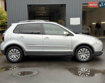 Серый Фольксваген Кросс Поло, объемом двигателя 1.4 л и пробегом 180 тыс. км за 6700 $, фото 5 на Automoto.ua