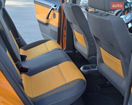 Оранжевый Фольксваген Кросс Поло, объемом двигателя 1.4 л и пробегом 238 тыс. км за 4900 $, фото 30 на Automoto.ua