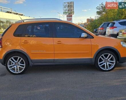 Оранжевый Фольксваген Кросс Поло, объемом двигателя 1.4 л и пробегом 238 тыс. км за 4900 $, фото 7 на Automoto.ua