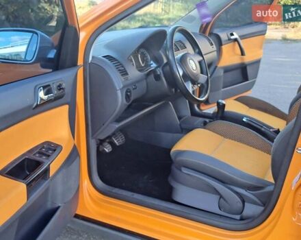 Оранжевый Фольксваген Кросс Поло, объемом двигателя 1.4 л и пробегом 238 тыс. км за 4900 $, фото 31 на Automoto.ua