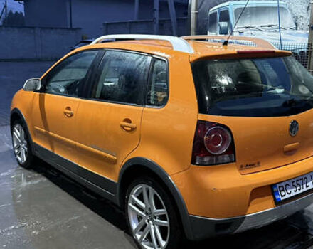 Оранжевый Фольксваген Кросс Поло, объемом двигателя 1.4 л и пробегом 166 тыс. км за 5200 $, фото 2 на Automoto.ua