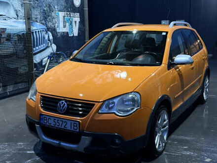 Оранжевый Фольксваген Кросс Поло, объемом двигателя 1.4 л и пробегом 166 тыс. км за 5200 $, фото 1 на Automoto.ua