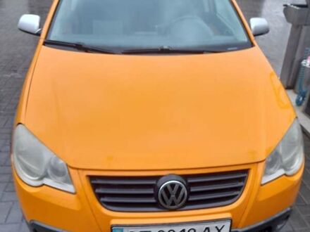 Фольксваген Кросс Поло 2009 в Ивано-Франковске на Automoto.ua Оранжевый Фольксваген Кросс Поло, объемом двигателя 1.39 л и пробегом 160 тыс. км за 5200 $, фото 1 на Automoto.ua