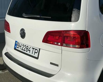 Белый Фольксваген Кросс Туран, объемом двигателя 1.39 л и пробегом 177 тыс. км за 9900 $, фото 9 на Automoto.ua