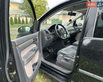 Черный Фольксваген Кросс Туран, объемом двигателя 1.9 л и пробегом 333 тыс. км за 7500 $, фото 8 на Automoto.ua