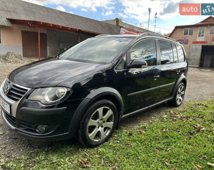 Черный Фольксваген Кросс Туран, объемом двигателя 1.9 л и пробегом 333 тыс. км за 7500 $, фото 6 на Automoto.ua