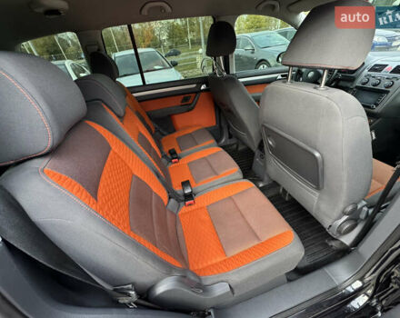 Черный Фольксваген Кросс Туран, объемом двигателя 1.9 л и пробегом 278 тыс. км за 7100 $, фото 27 на Automoto.ua