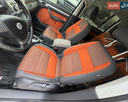 Черный Фольксваген Кросс Туран, объемом двигателя 1.9 л и пробегом 278 тыс. км за 7100 $, фото 23 на Automoto.ua