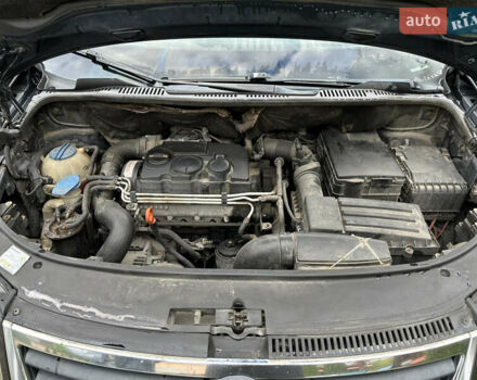 Черный Фольксваген Кросс Туран, объемом двигателя 1.9 л и пробегом 333 тыс. км за 7500 $, фото 18 на Automoto.ua