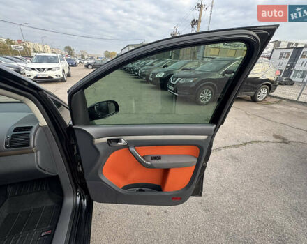 Черный Фольксваген Кросс Туран, объемом двигателя 1.9 л и пробегом 278 тыс. км за 7100 $, фото 30 на Automoto.ua