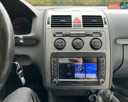 Черный Фольксваген Кросс Туран, объемом двигателя 1.9 л и пробегом 333 тыс. км за 7500 $, фото 17 на Automoto.ua