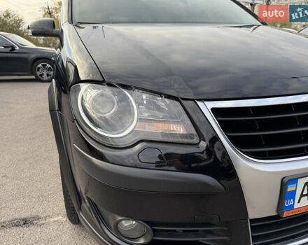 Черный Фольксваген Кросс Туран, объемом двигателя 1.9 л и пробегом 278 тыс. км за 7100 $, фото 12 на Automoto.ua