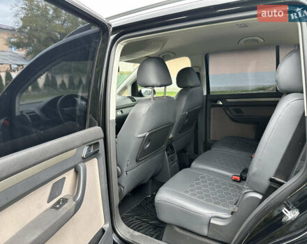 Черный Фольксваген Кросс Туран, объемом двигателя 1.9 л и пробегом 333 тыс. км за 7500 $, фото 10 на Automoto.ua