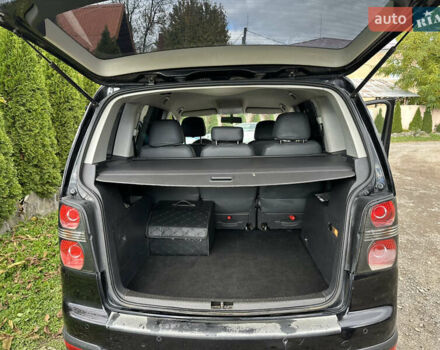 Черный Фольксваген Кросс Туран, объемом двигателя 1.9 л и пробегом 333 тыс. км за 7500 $, фото 13 на Automoto.ua