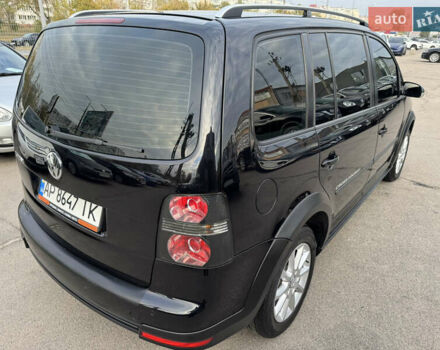 Черный Фольксваген Кросс Туран, объемом двигателя 1.9 л и пробегом 278 тыс. км за 7100 $, фото 18 на Automoto.ua