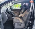 Черный Фольксваген Кросс Туран, объемом двигателя 1.4 л и пробегом 205 тыс. км за 7990 $, фото 28 на Automoto.ua
