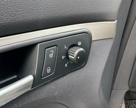 Черный Фольксваген Кросс Туран, объемом двигателя 1.9 л и пробегом 232 тыс. км за 9500 $, фото 28 на Automoto.ua