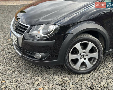 Черный Фольксваген Кросс Туран, объемом двигателя 1.4 л и пробегом 230 тыс. км за 7690 $, фото 4 на Automoto.ua