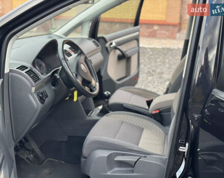 Черный Фольксваген Кросс Туран, объемом двигателя 1.4 л и пробегом 230 тыс. км за 7690 $, фото 9 на Automoto.ua