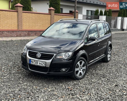 Черный Фольксваген Кросс Туран, объемом двигателя 1.4 л и пробегом 230 тыс. км за 7690 $, фото 2 на Automoto.ua