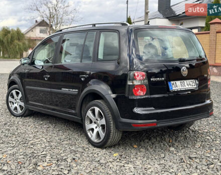 Черный Фольксваген Кросс Туран, объемом двигателя 1.4 л и пробегом 230 тыс. км за 7690 $, фото 7 на Automoto.ua