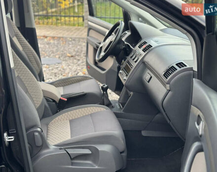 Черный Фольксваген Кросс Туран, объемом двигателя 1.4 л и пробегом 230 тыс. км за 7690 $, фото 11 на Automoto.ua