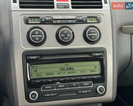 Черный Фольксваген Кросс Туран, объемом двигателя 1.4 л и пробегом 230 тыс. км за 7690 $, фото 18 на Automoto.ua