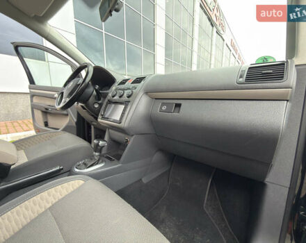 Черный Фольксваген Кросс Туран, объемом двигателя 0 л и пробегом 219 тыс. км за 8500 $, фото 84 на Automoto.ua