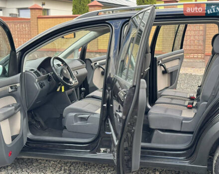 Черный Фольксваген Кросс Туран, объемом двигателя 1.4 л и пробегом 230 тыс. км за 7690 $, фото 8 на Automoto.ua