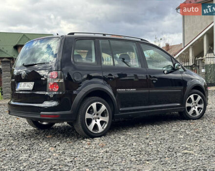 Черный Фольксваген Кросс Туран, объемом двигателя 1.4 л и пробегом 230 тыс. км за 7690 $, фото 6 на Automoto.ua